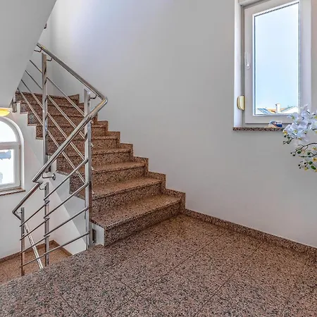 2 Bedroom Gorgeous In