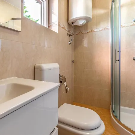 2 Bedroom Gorgeous In 메덜린