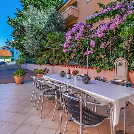 2 Bedroom Gorgeous In *