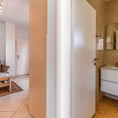 2 Bedroom Gorgeous In * Medulin