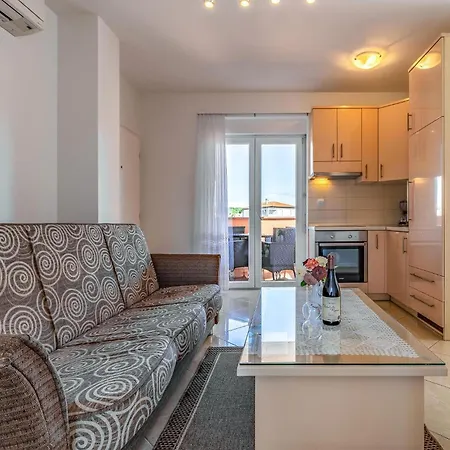 2 Bedroom Gorgeous In *